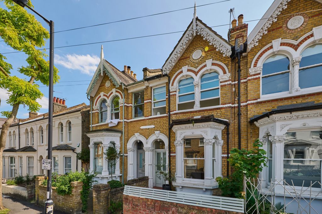 Property photo 1 of 11