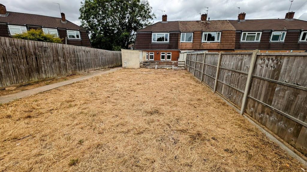 Property photo 2 of 18 16 Orchard Close Rear Garden 5.Jpg