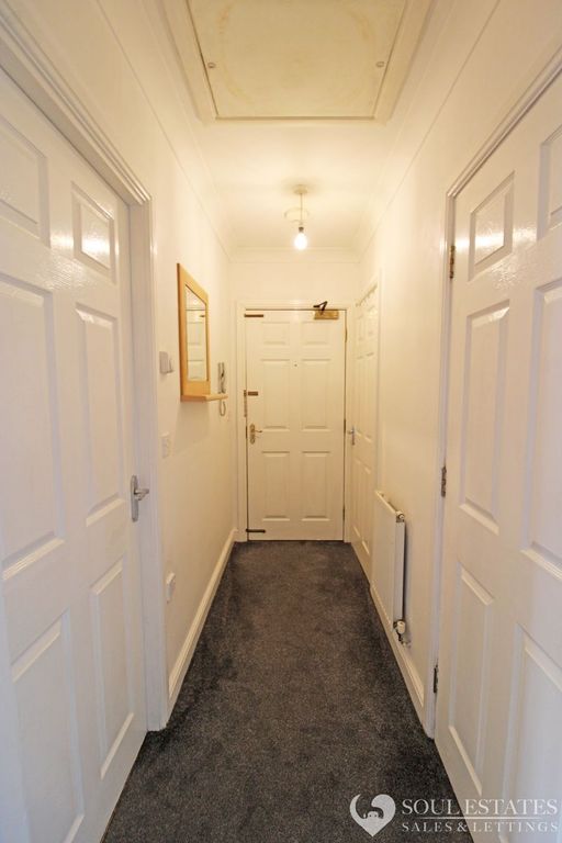 Property photo 3 of 13 Entrance Hallway