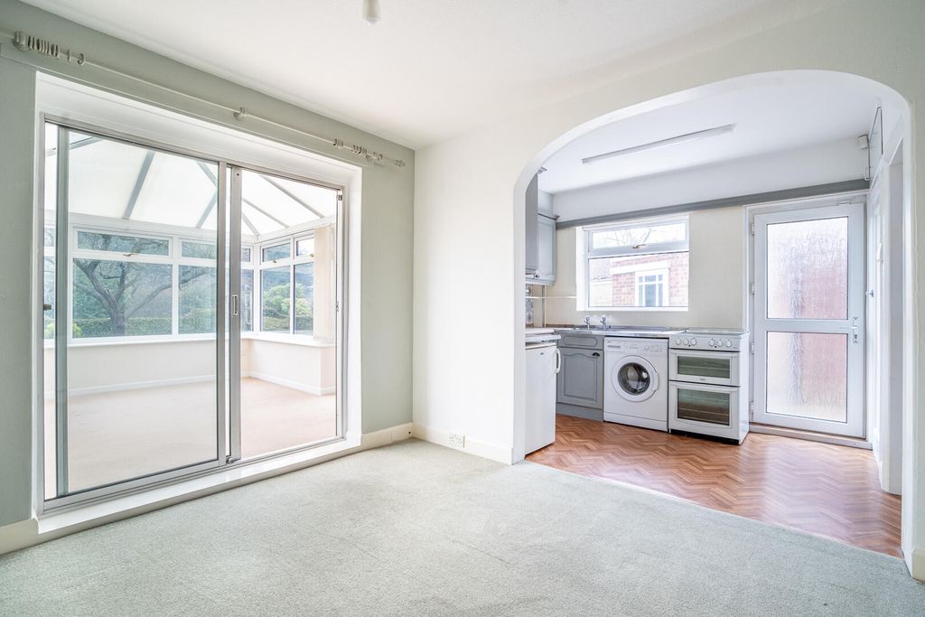 Property photo 3 of 18 Conservatory