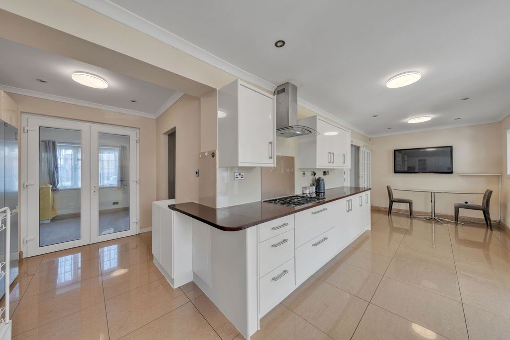Property photo 2 of 18 Gallery