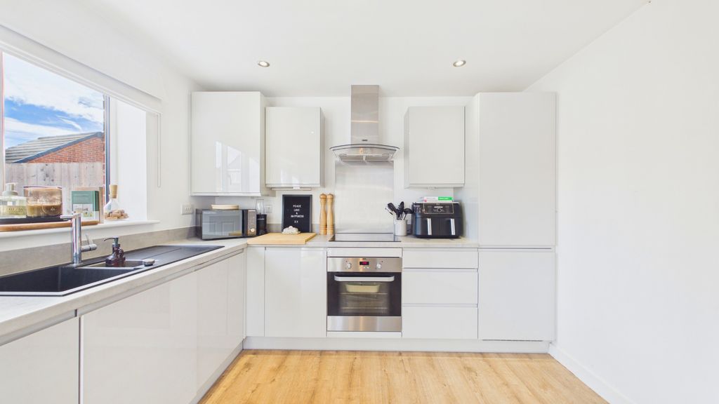 Property photo 2 of 19 5897252