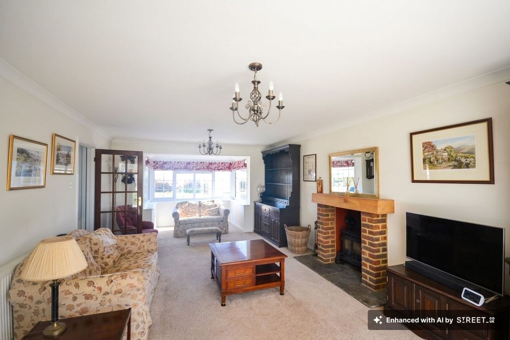 Property photo 2 of 27 Lounge