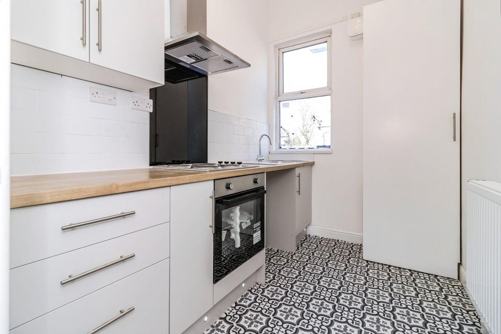 Property photo 2 of 9 Kitchen