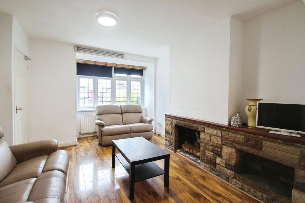 Property photo 2 of 24