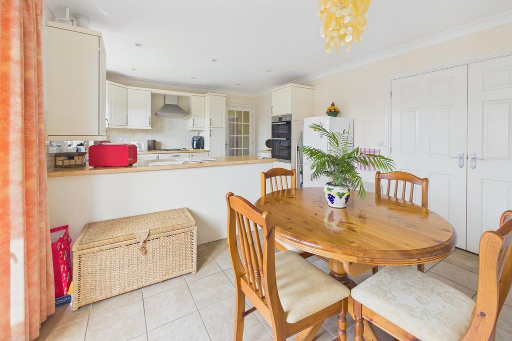 Property photo 3 of 16 Kitchen