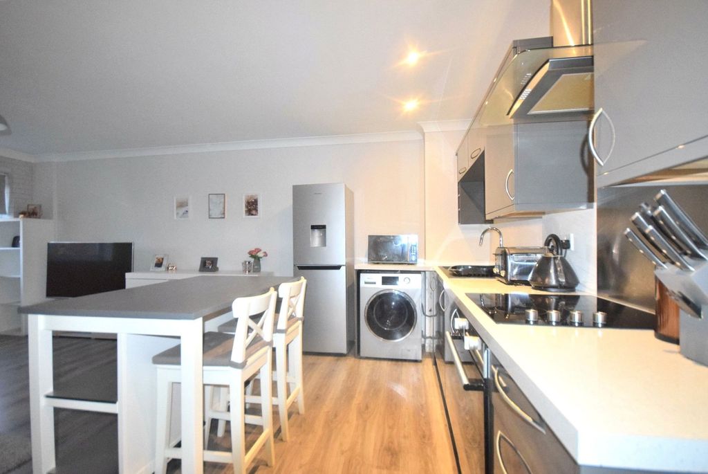 Property photo 2 of 9 Kitchen