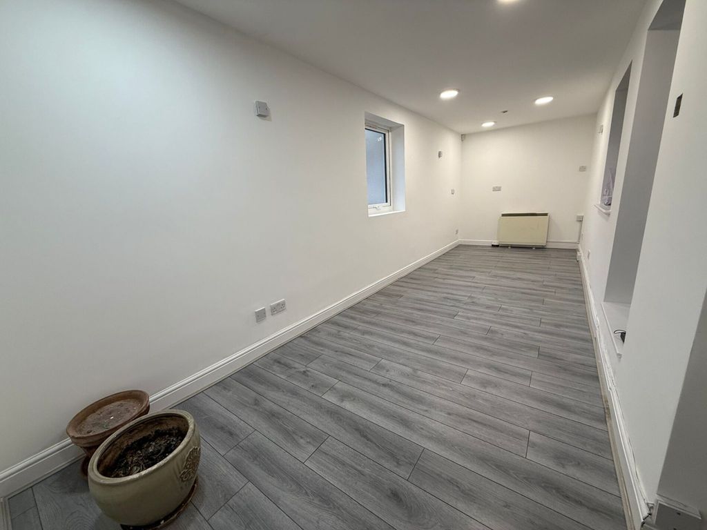 Property photo 2 of 3