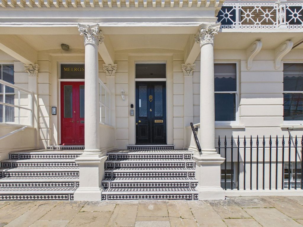 Property photo 2 of 12