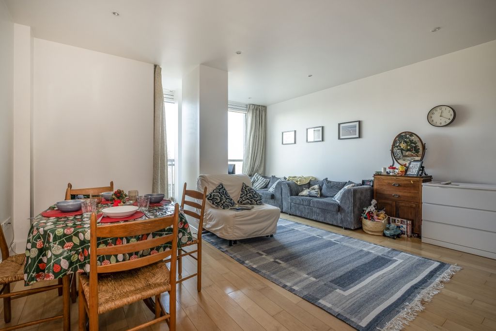 Property photo 3 of 11 8-Putney-Wharf-To...