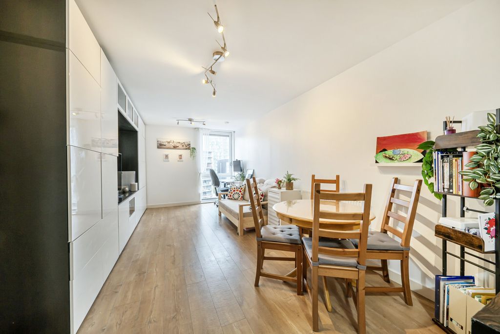 Property photo 3 of 21 1438647-12-69ce4A...