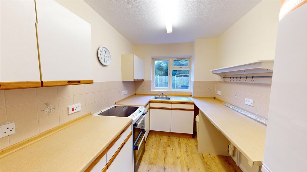 Property photo 3 of 12 Picture No. 11