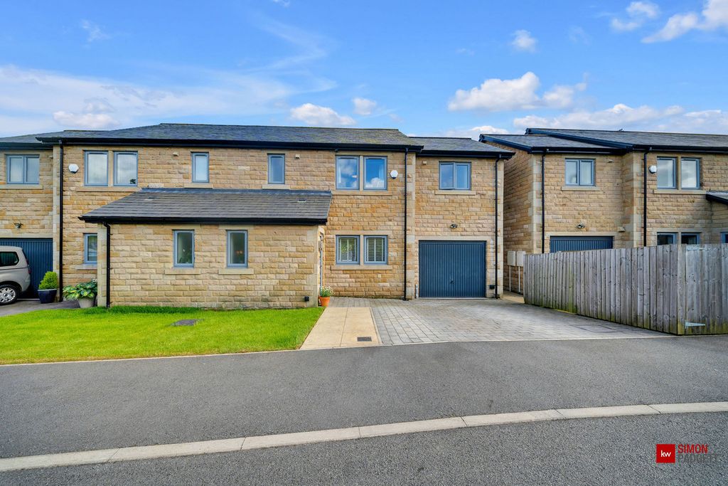 Property photo 2 of 34
