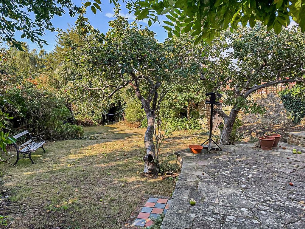 Property photo 2 of 27