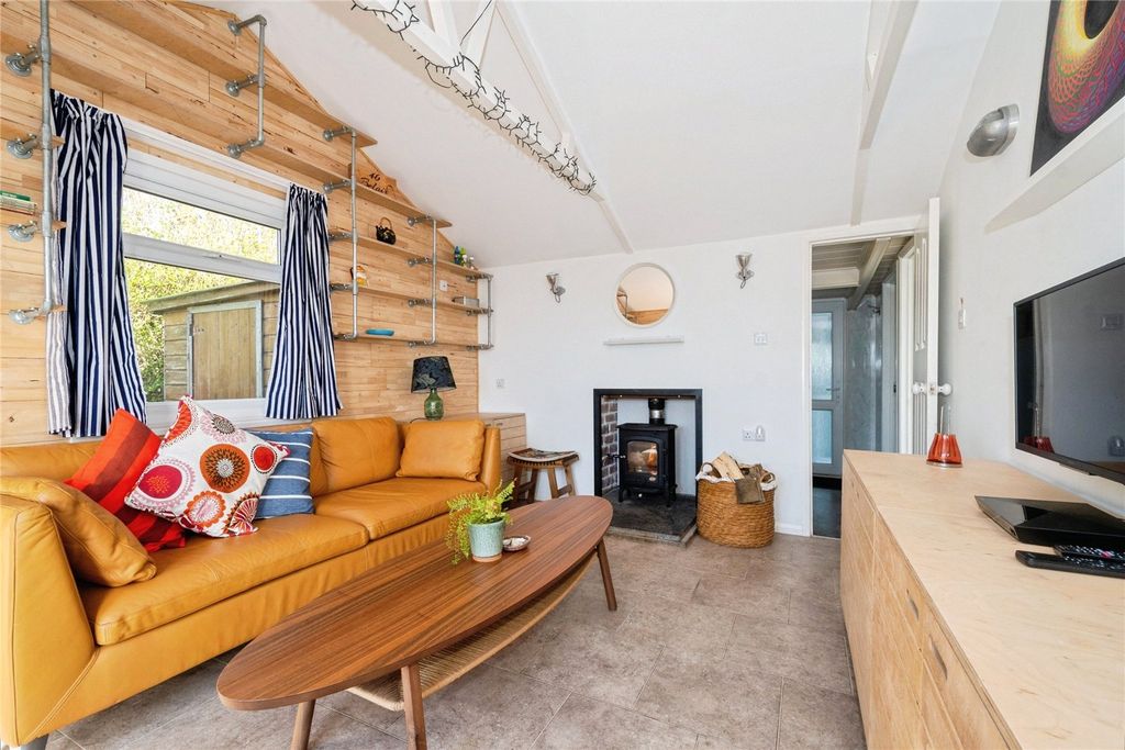 Property photo 2 of 16 Living Room