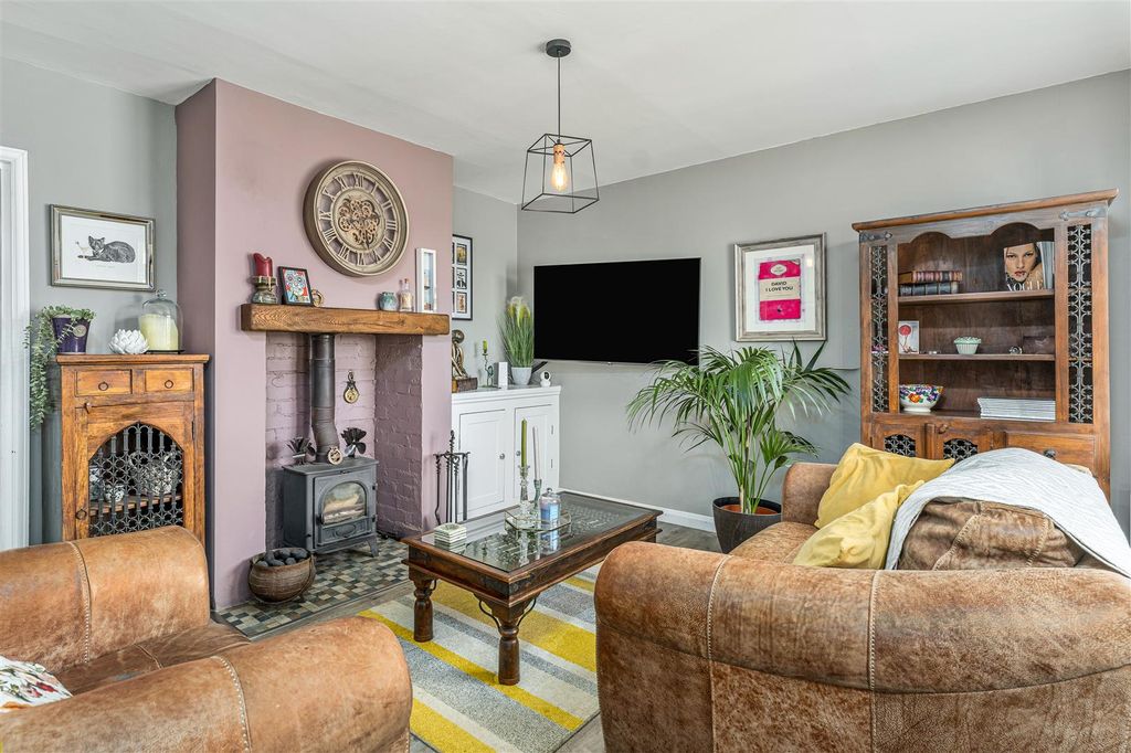 Property photo 3 of 19 14 Newlands, Kings Sutton-5.Jpg