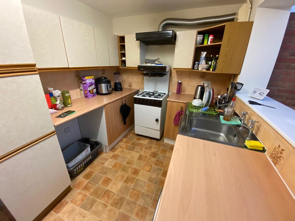 Property photo 3 of 7 Kitchen