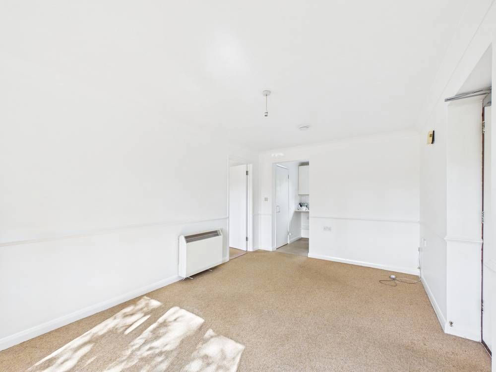 Property photo 3 of 8 Giraffe360-Still002