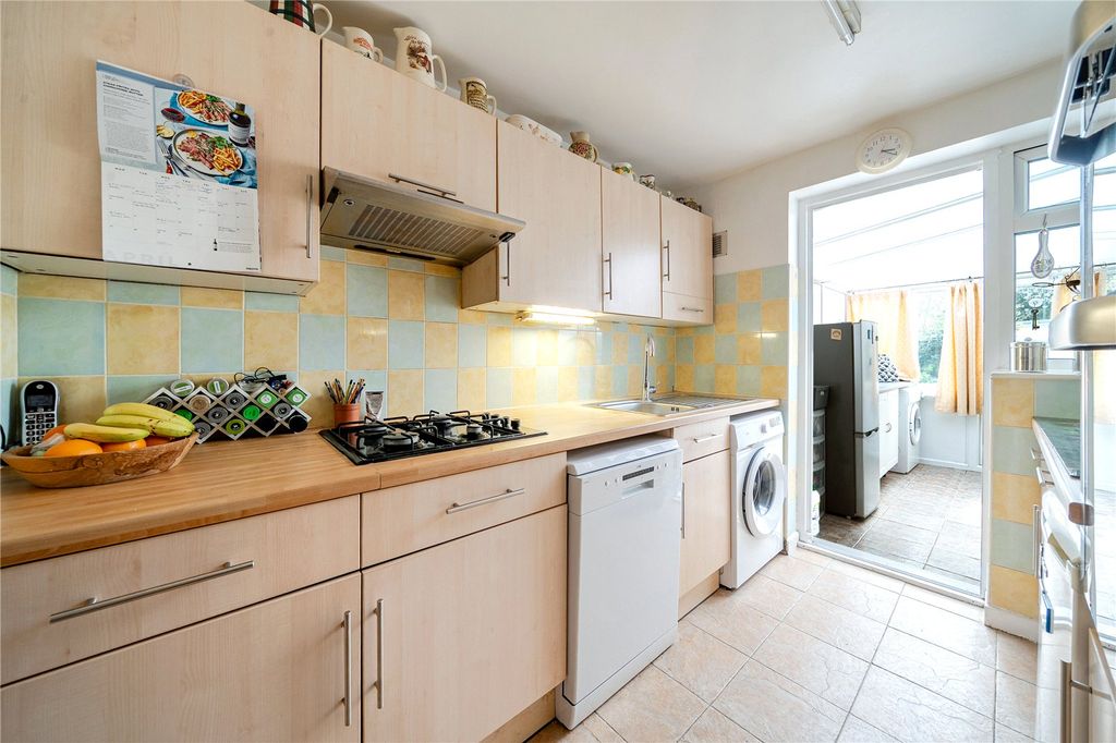 Property photo 2 of 16 Picture No. 12