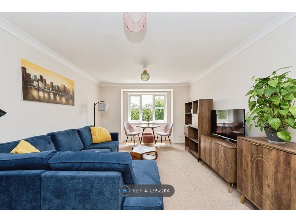 Property photo 2 of 19 Living Room (Whole)
