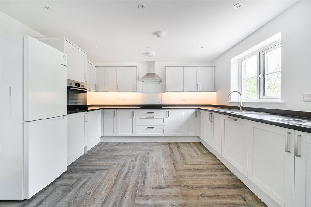 Property photo 3 of 12 Kitchen Real Image