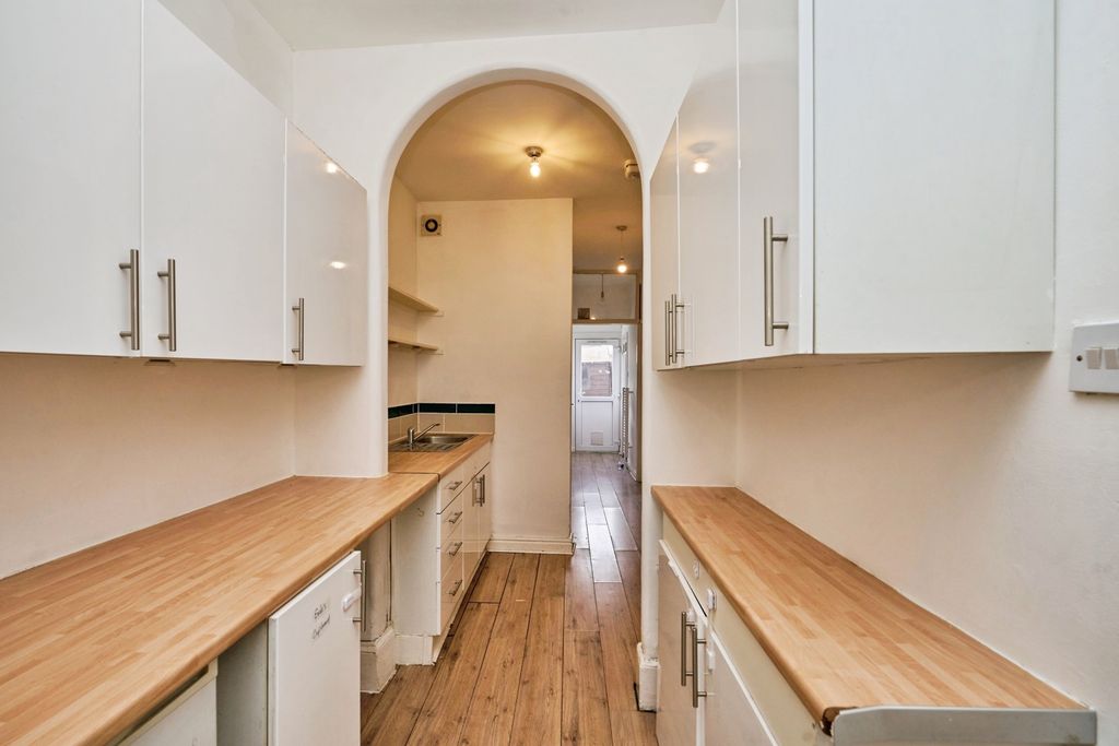 Property photo 2 of 12 Kitchen