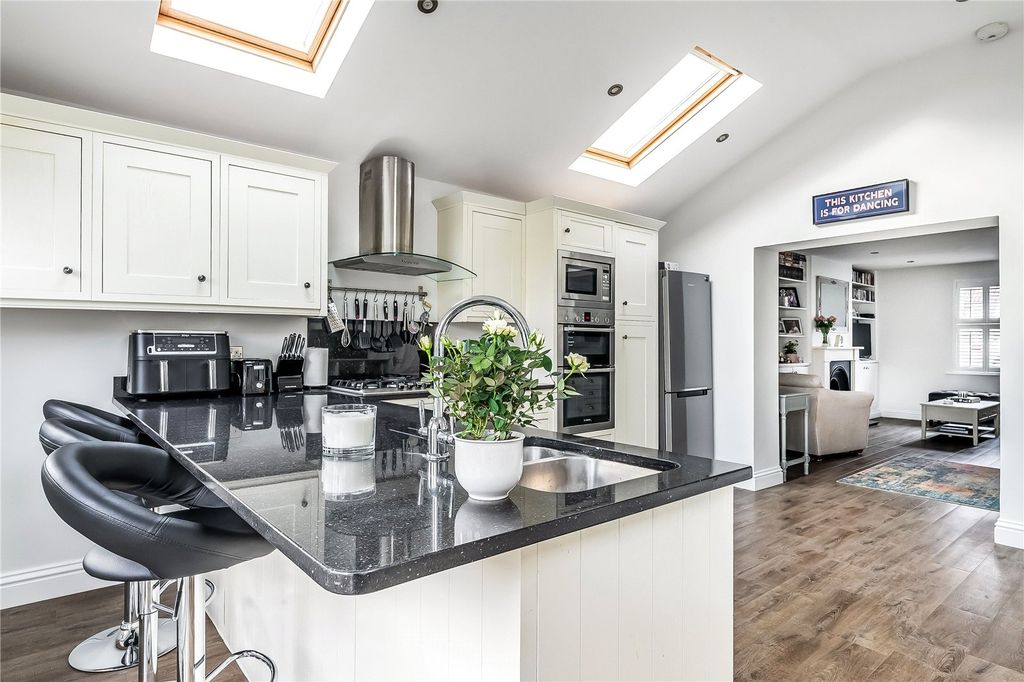 Property photo 2 of 14 Kitchen