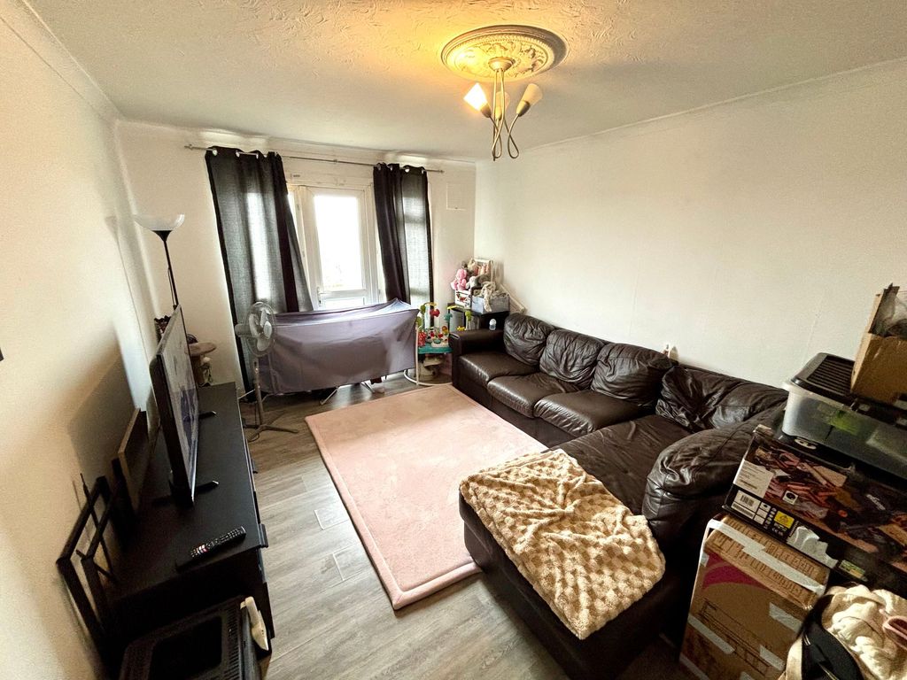 Property photo 2 of 5