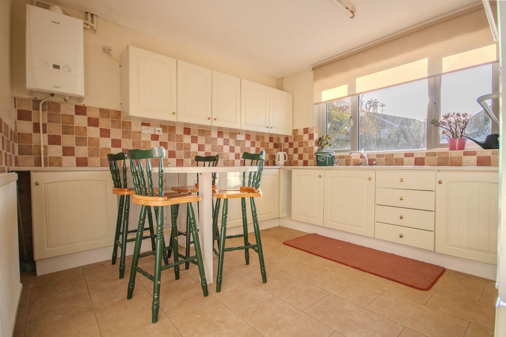 Property photo 2 of 34