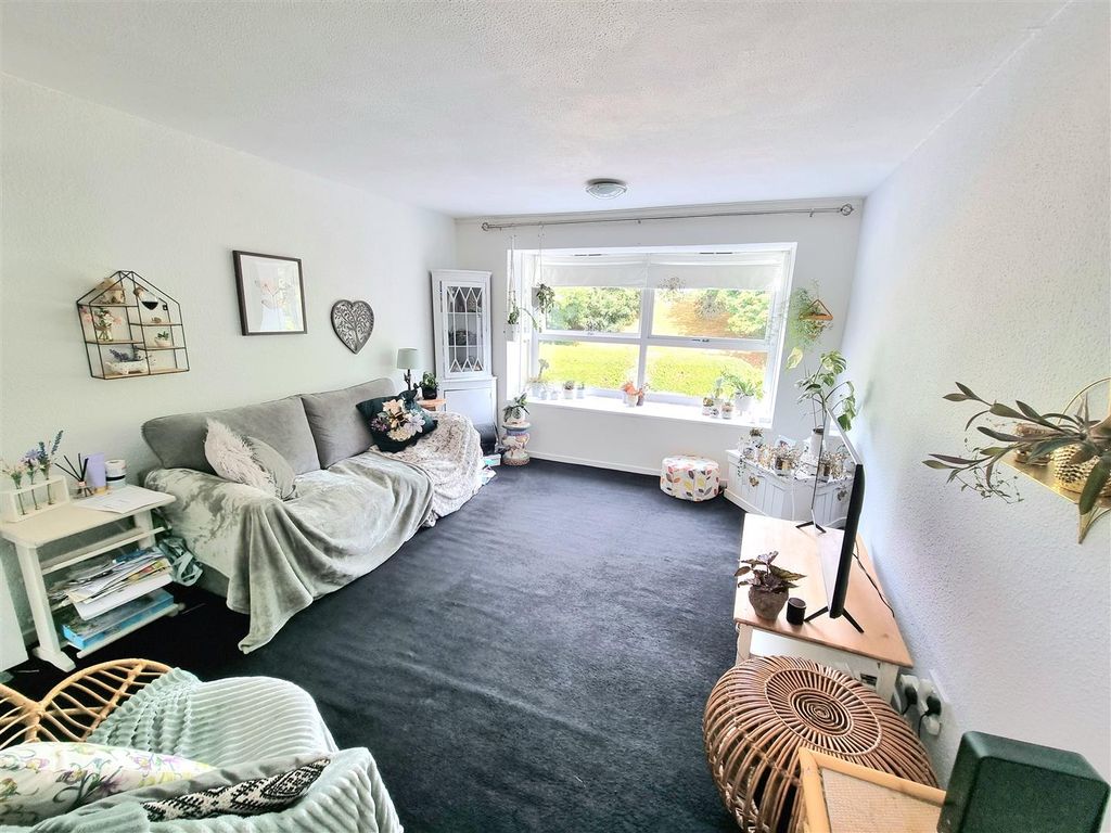 Property photo 3 of 15 Living Room