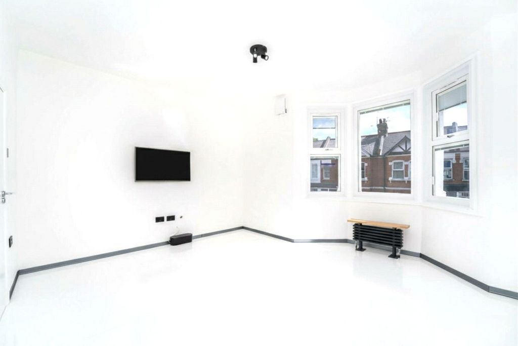 Property photo 2 of 8 Gallery