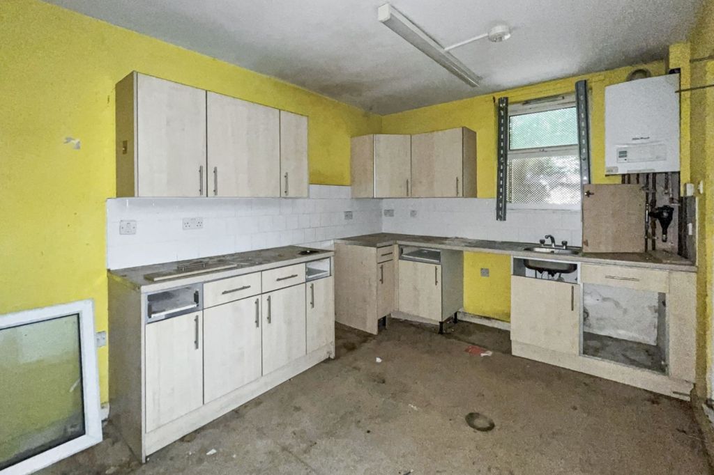 Property photo 2 of 18 154 Wickham Lane, Abbey Wood, London, Se2 0Xp