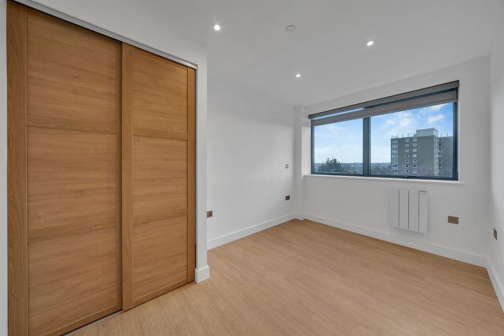 Property photo 3 of 8 Flat 507 -7.Jpg