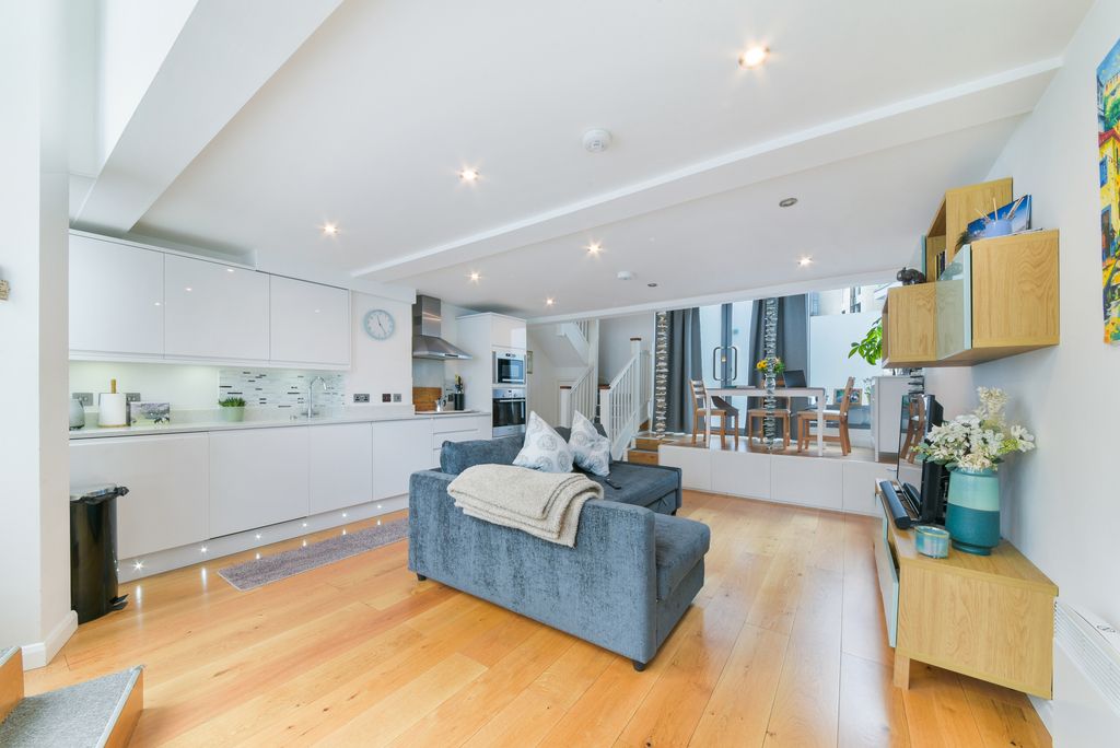 Property photo 3 of 7