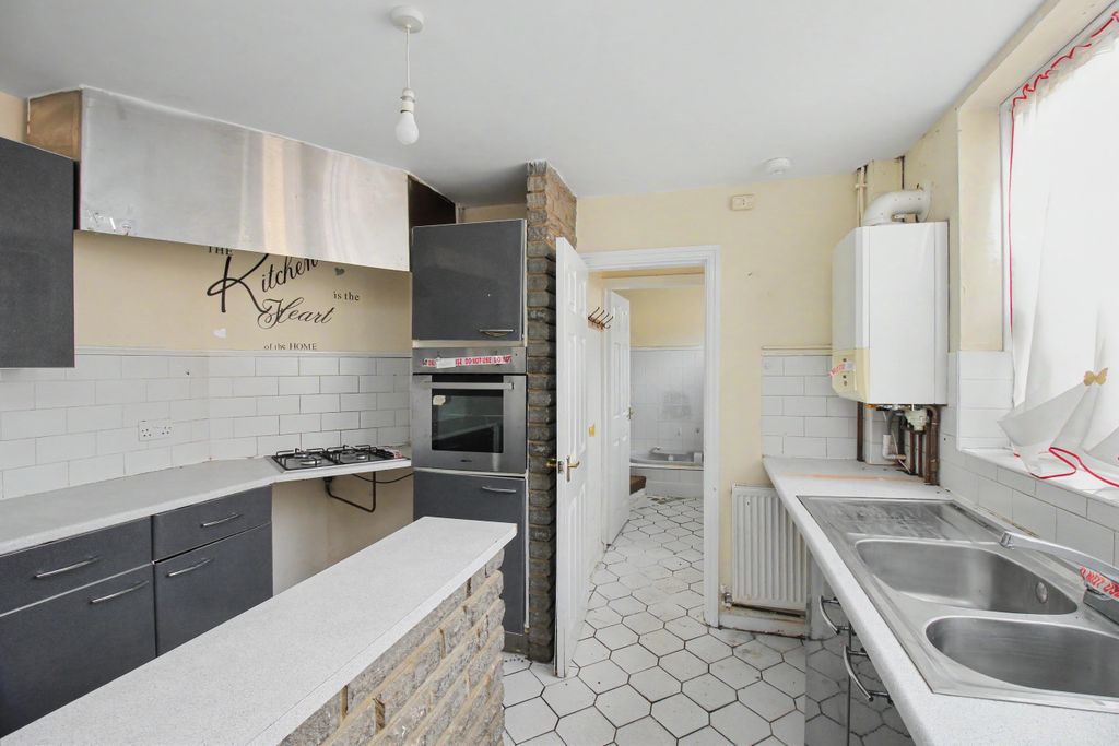 Property photo 3 of 34 130 Brereton Avenue, Cleethorpes Dn35 7Rl