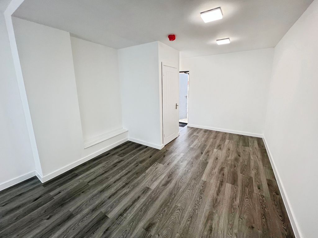 Property photo 3 of 9 Shop Floor