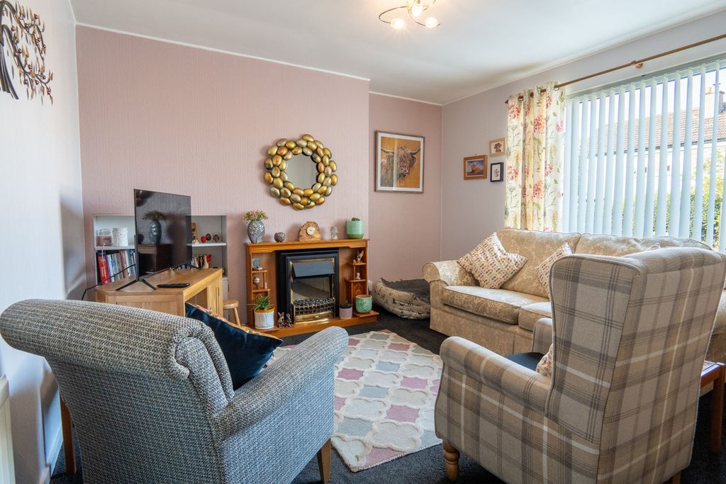 Property photo 2 of 28