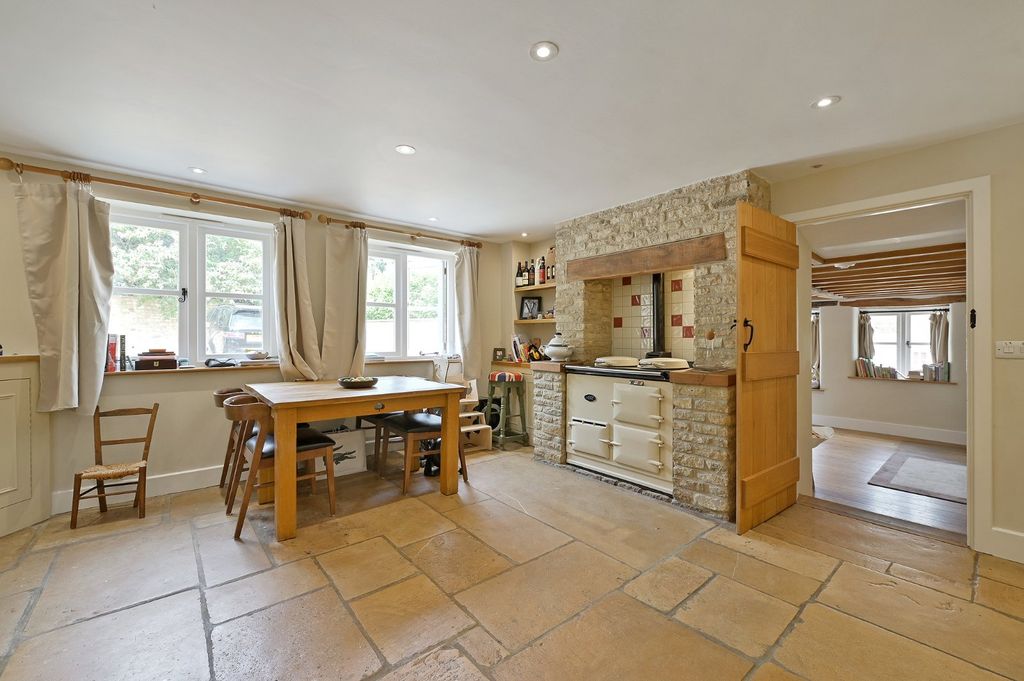 Property photo 3 of 16 Picture No. 14