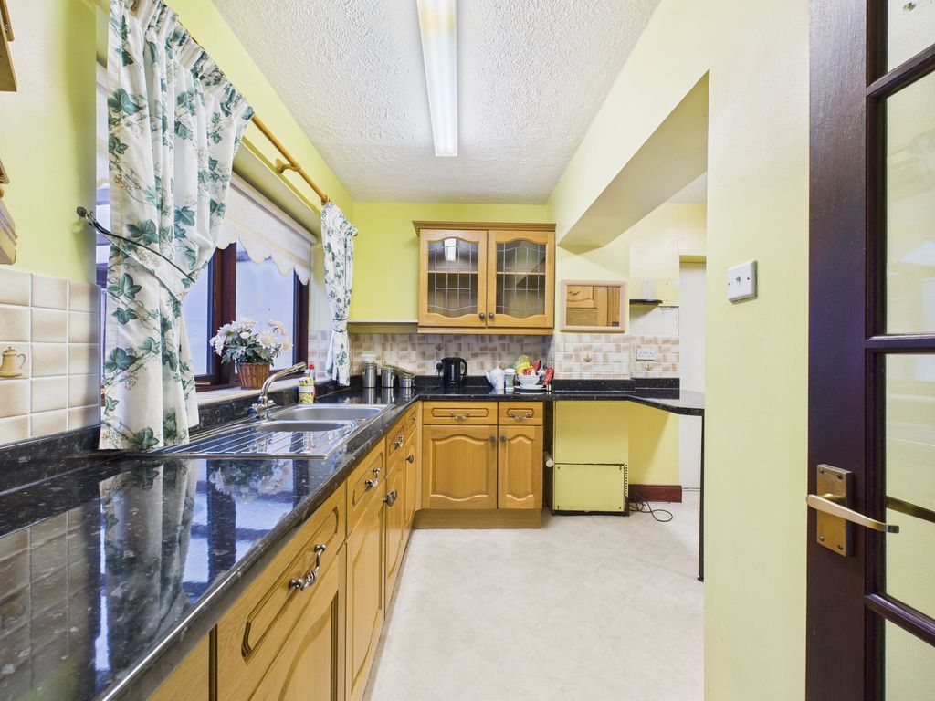 Property photo 3 of 12 Kitchen