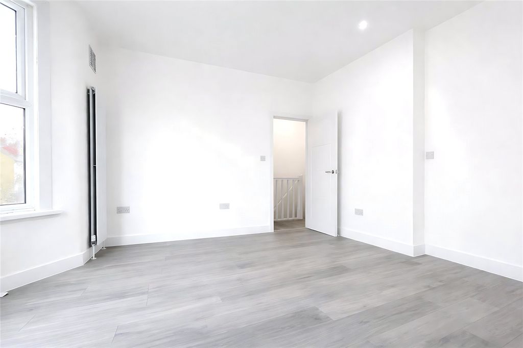 Property photo 3 of 13 Picture No. 05