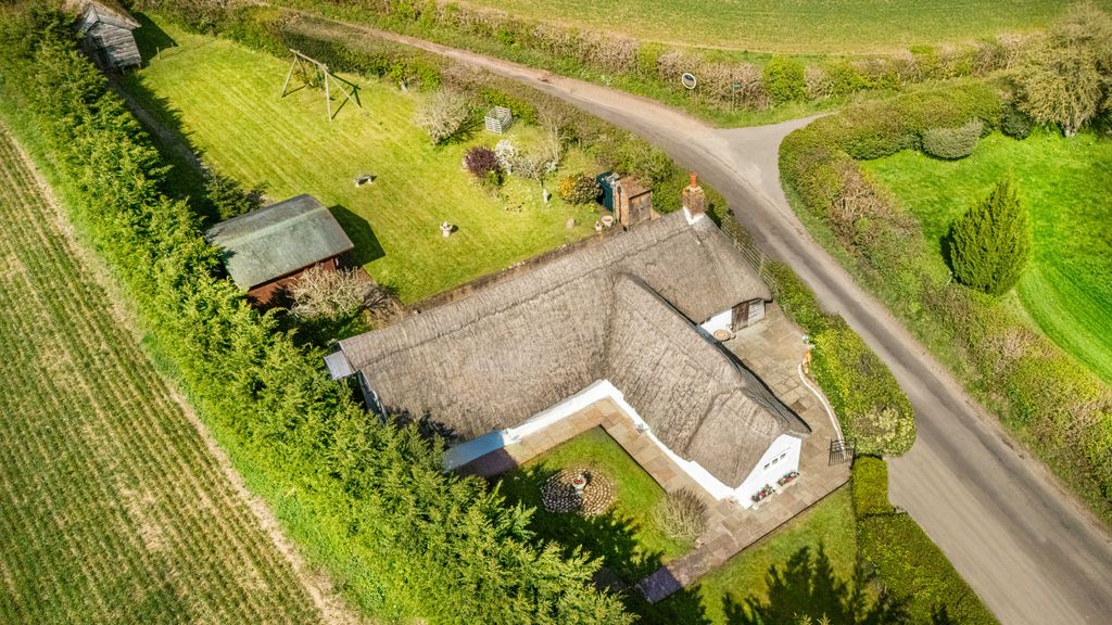 Property photo 2 of 31