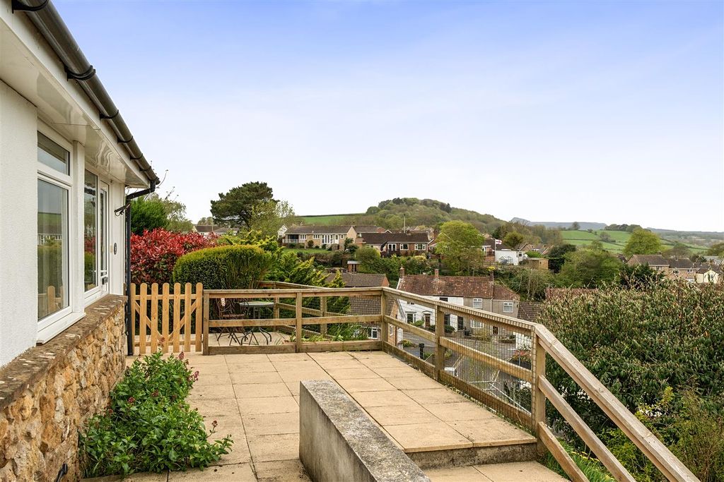 Property photo 2 of 21 Front Terrace