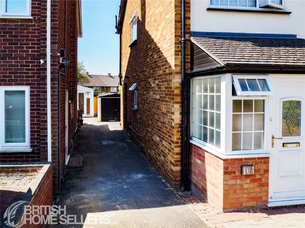 Property photo 2 of 24 Picture No. 27