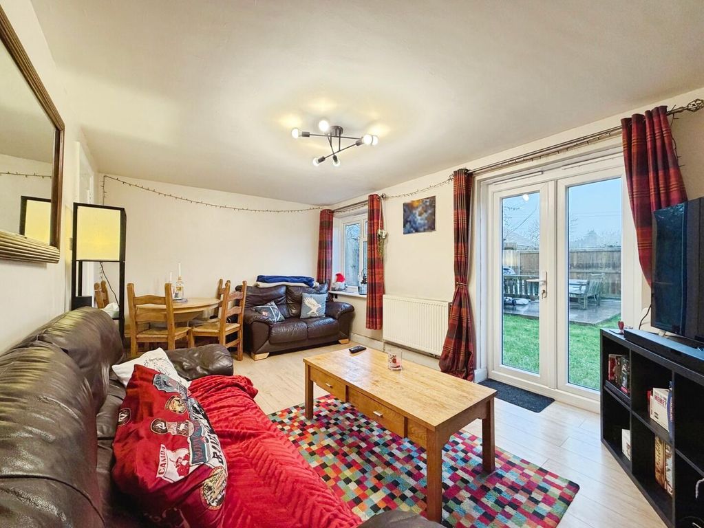 Property photo 2 of 11 Living Room