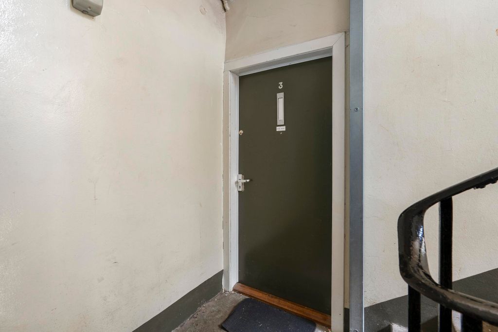 Property photo 2 of 19 Entrance Door