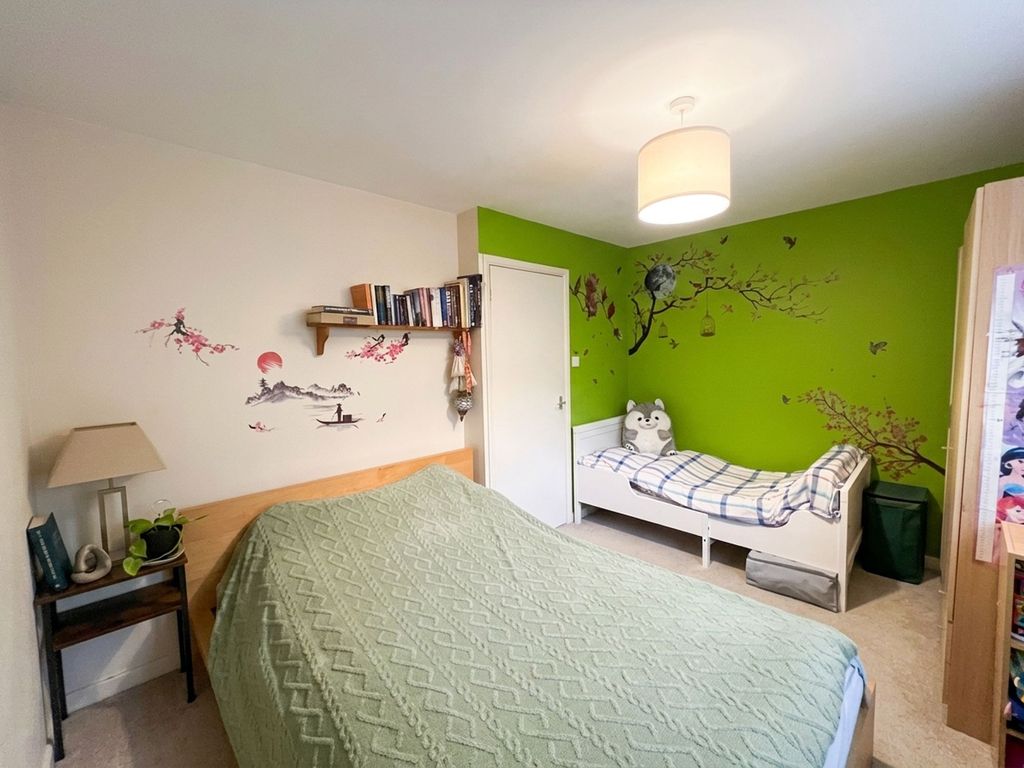 Property photo 3 of 5 Barbara Ward Court E11