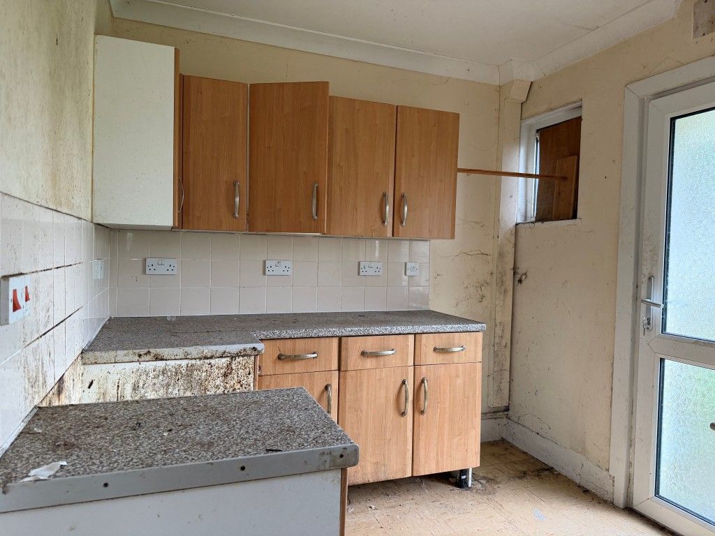 Property photo 3 of 5 Kitchen