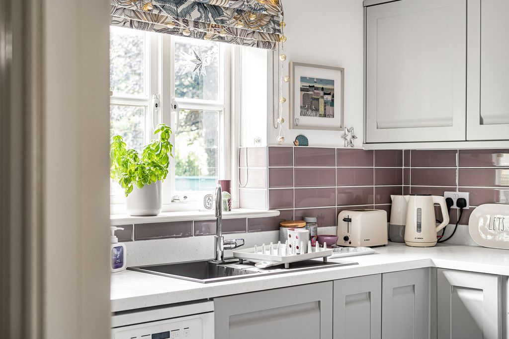 Property photo 3 of 19 Kitchen