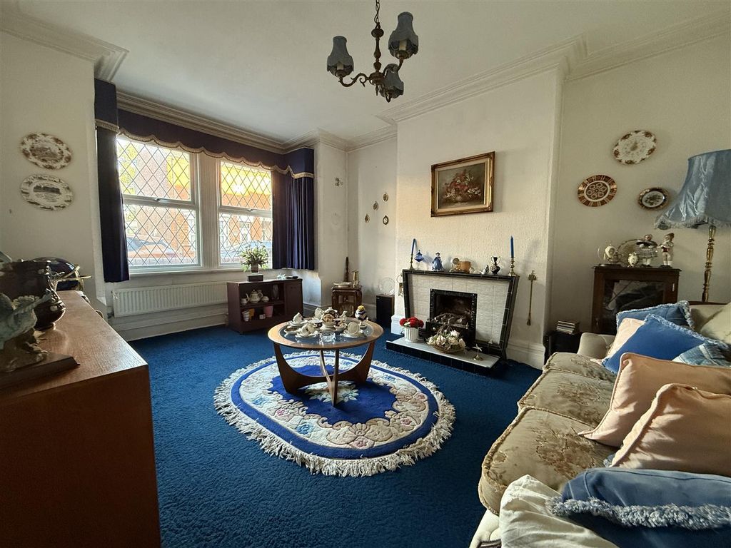 Property photo 3 of 20 Living Room