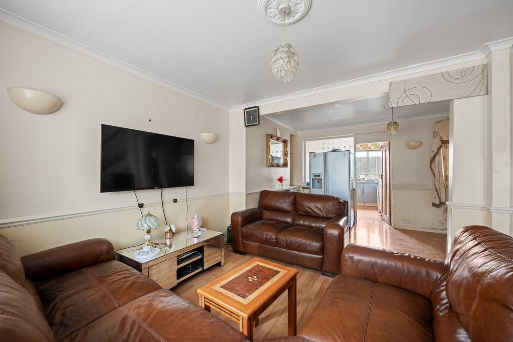 Property photo 3 of 19